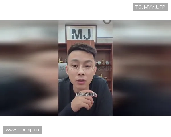 刘洋随手一件单品就比我一个月工资贵，刷到这图直接怀疑人生