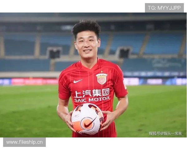 武磊家冰箱里塞满能量饮料，邻居以为他开健身房